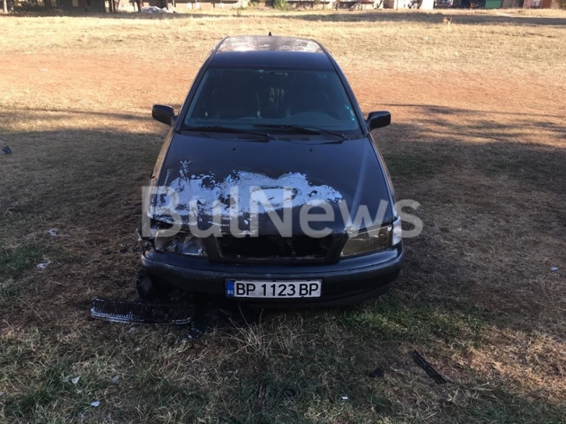 Кола е горяла пред блок в Сениче пожарникарите са я