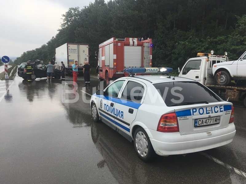 Зверска катастрофа е станала на пътя между Враца и Мездра