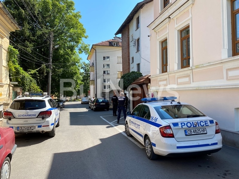 Тази сутрин полиция и жандармерия са нахлули в пицария в