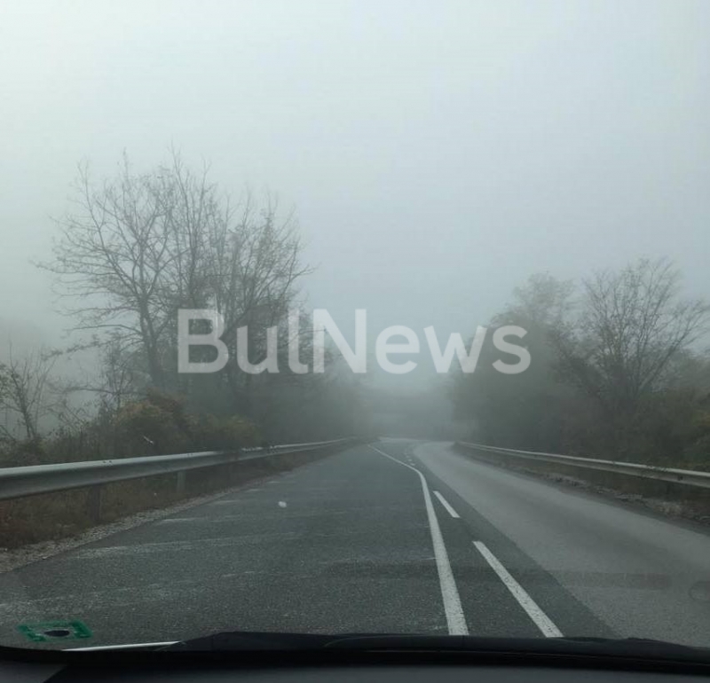 Гъста мъгла се е образувала в района на Ботевград видя