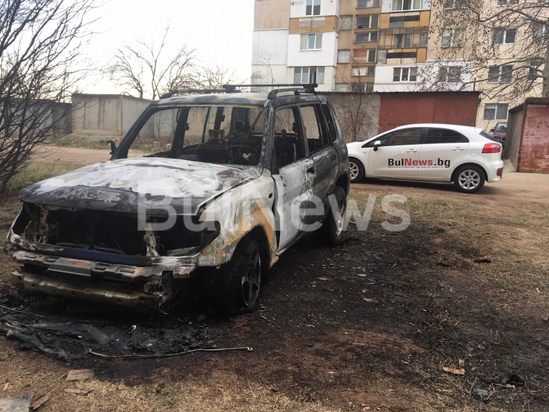 Запаленият тази нощ джип Мицубиши Паджеро във Враца е собственост