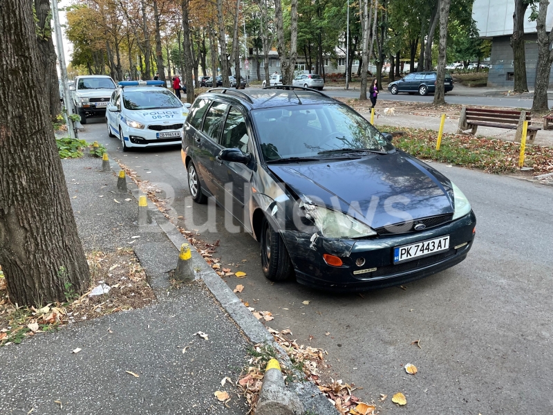 Пернишки Форд предизвика куриозна катастрофа на бул Демокрация във Враца