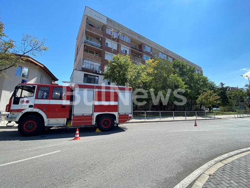 Горяща газова бутилка вдигна на крак екип пожарникари във Враца