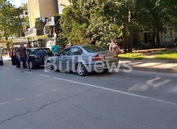 Лека катастрофа стана в центъра на Враца видя първо репортер