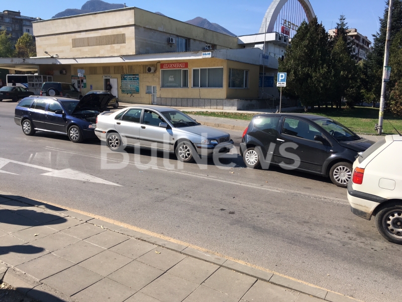 Преди минути във Враца е станала верижна катастрофа видя само