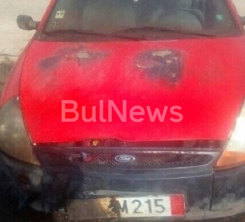 Огнен атентат! Бандити драснаха клечката на лека кола в циганската махала на Софрониево /снимки/