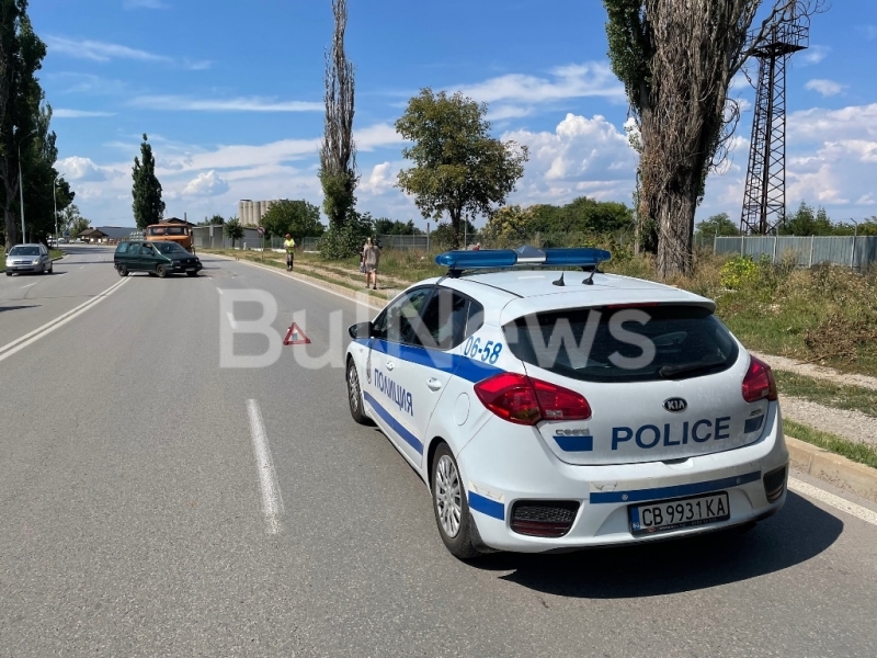 Тежка катастрофа с камион и миниван е станала преди минути