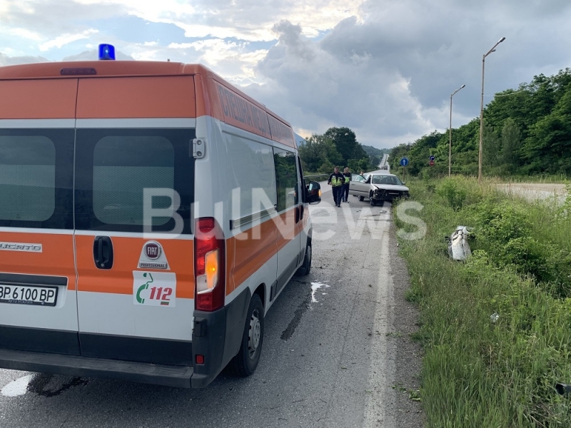 Тежка катастрофа е станала преди минути на международния път Е 79