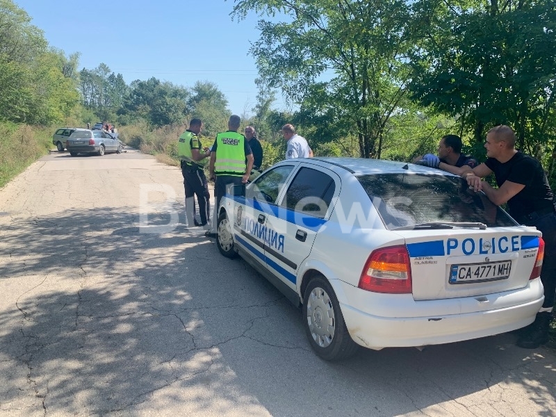 Зверска катастрофа е станала преди минути на прав участък на