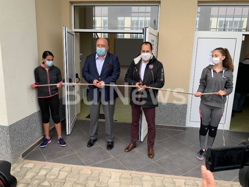 Министърът на младежта и спорта Красен Кралев откри ремонтираната волейболна