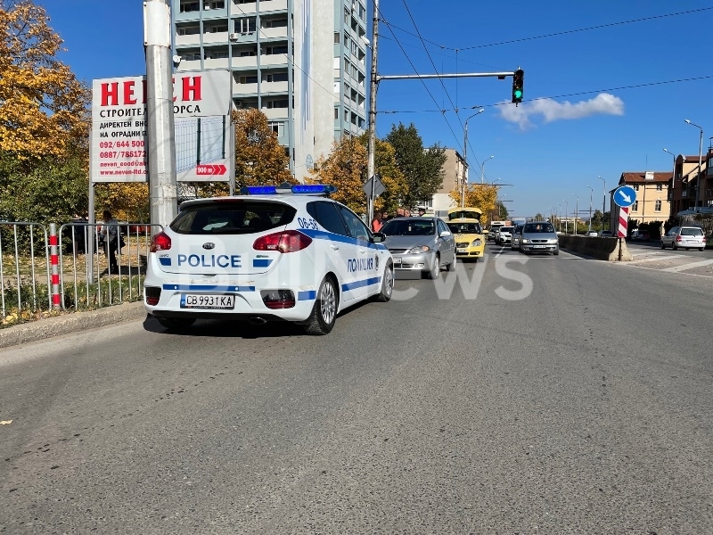 Катастрофа с такси на Корект задръсти движението на кръстовището на