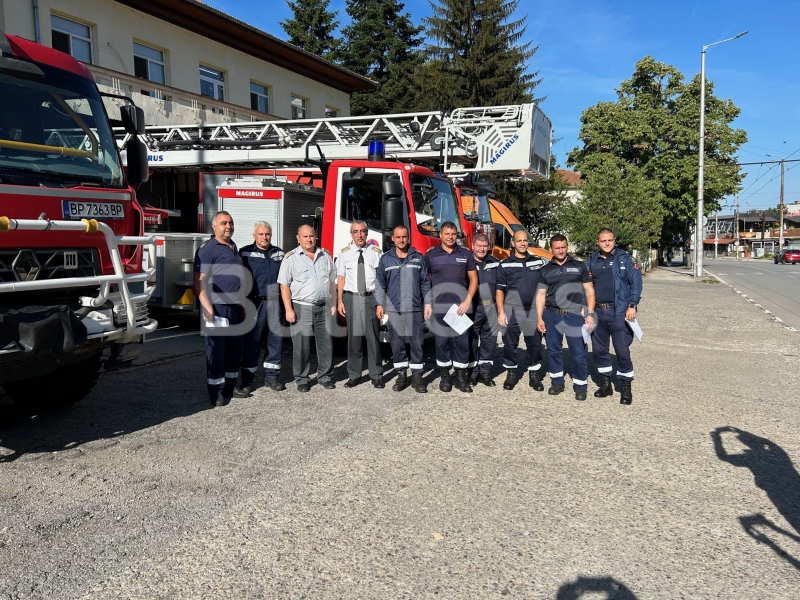На тържествена церемония: Наградиха 10 пожарникари от Враца и областта /снимки/