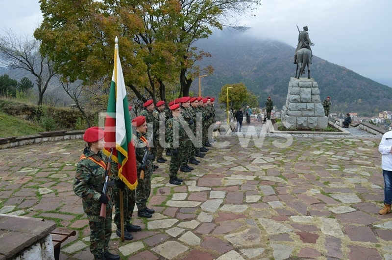 С церемония пред паметника "Вестителят на свободата" в местността "Калето"