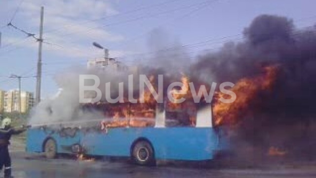 Тролей се е запалил рано тази сутрин във Враца научи