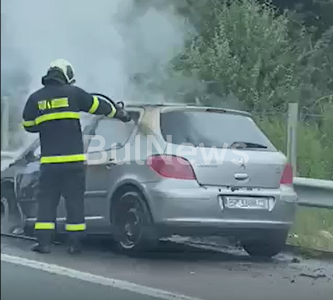 Лек автомобил с врачанска регистрация се е запалил на АМ