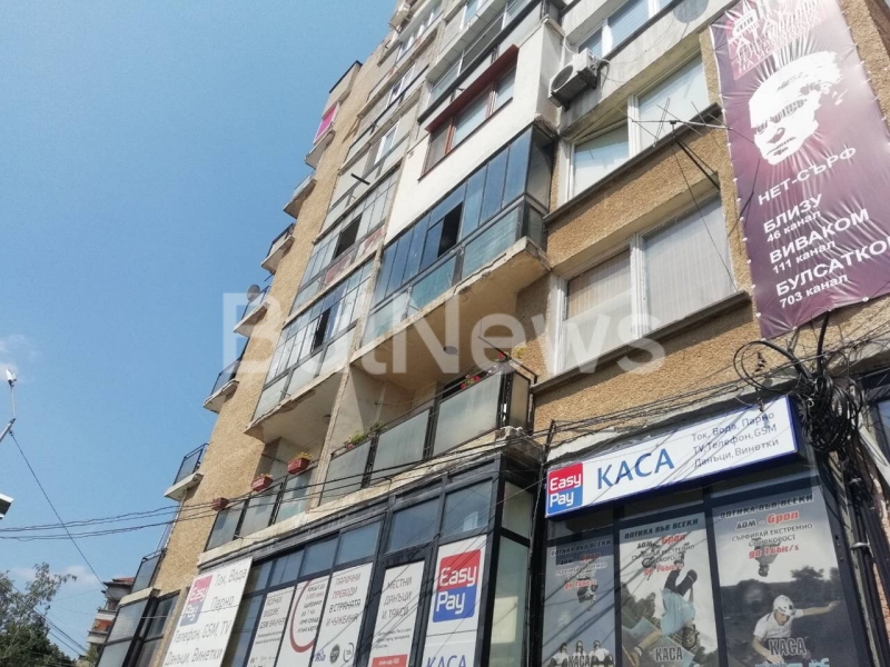 Агенция BulNews bg се сдоби с ексклузивни кадри на запаления дом