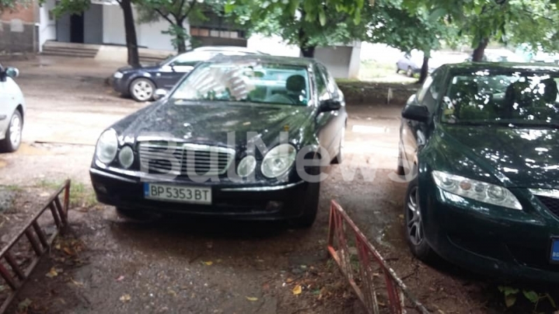 Тарикат с Мерцедес е поредният кандидат за приза Най нагло паркиране