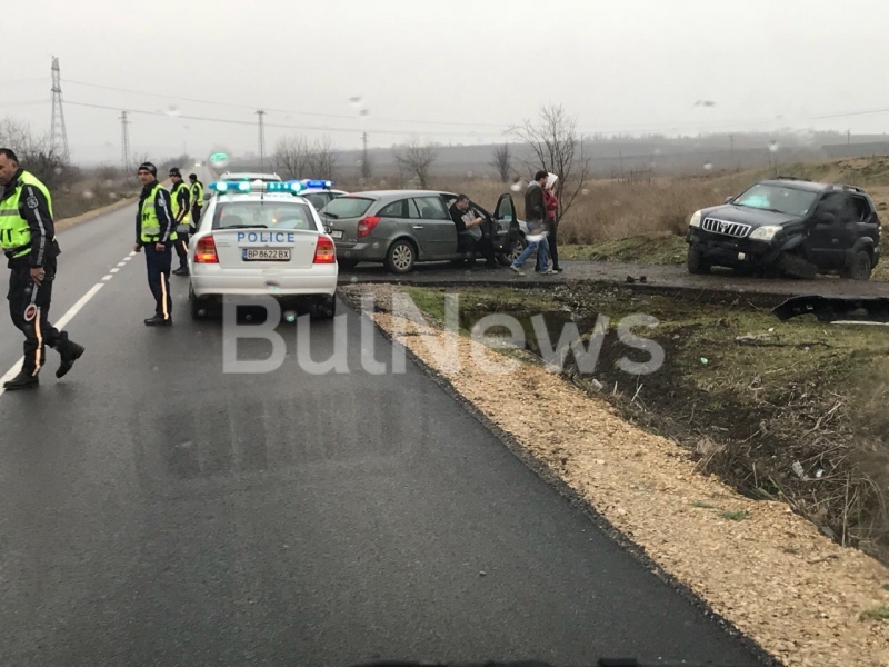 Лека катастрофа е станала преди минути край врачанското село Гложене