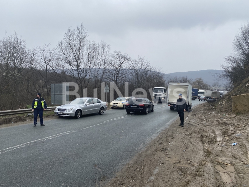 Катастрофа бави движението на Е-79 между Мездра и Ботевград, видя