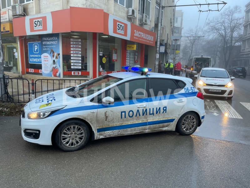 Ексклузивно в BulNews! Кола блъсна баба край Враца и я остави да лежи на пътя, добри хора я спасиха /снимки/