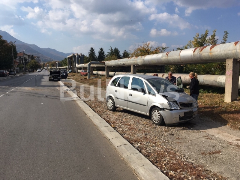 Две коли са се ударили на кръстовище във Враца видя