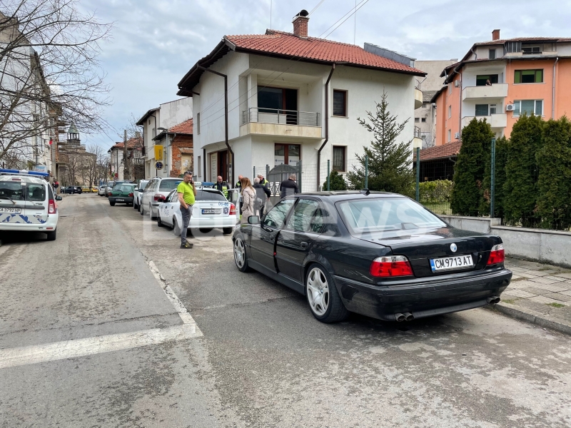 Опасен инцидент! Пиян таксиметраджия на "Престиж" помете врачанин с БМВ в града /снимка/