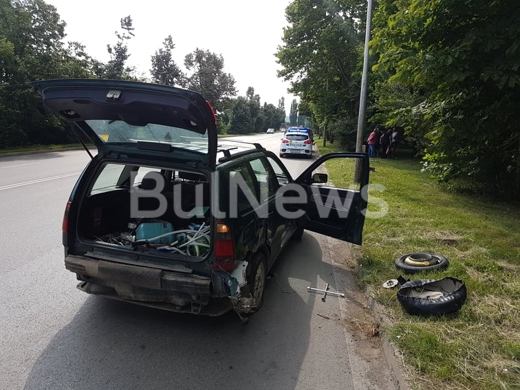 Две коли са се ударили на един от най натоварените булеварди