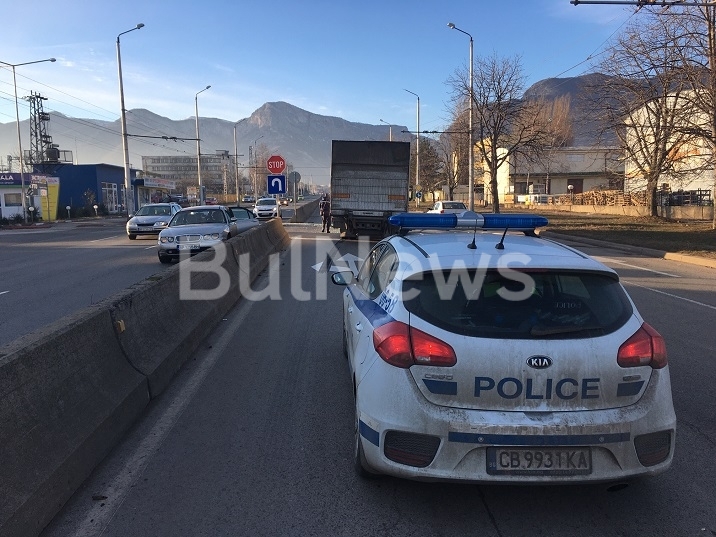 Тежка катастрофа е станала преди минути на централен булевард във