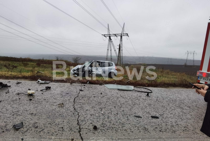 Тежка катастрофа с двама пострадали затвори пътя между Мизия и