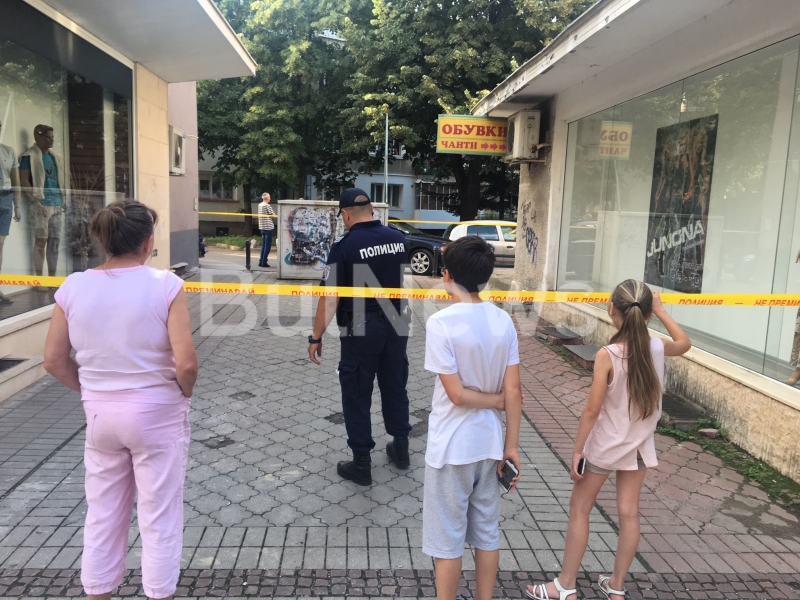 Извънредно! Откриха граната в центъра на Враца, районът е отцепен /снимки/