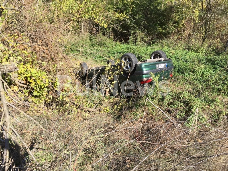 Кола се е преобърнала по таван при тежка катастрофа във