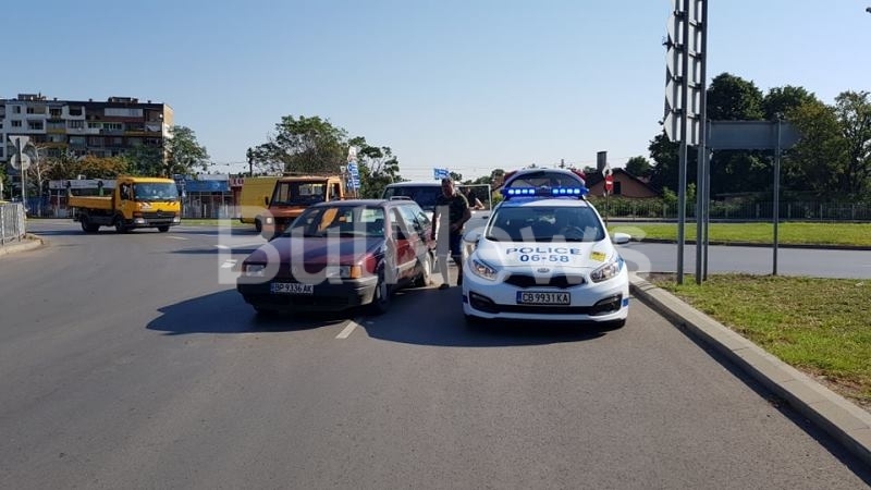 Пътен инцидент е станал преди минути на възлов булевард във