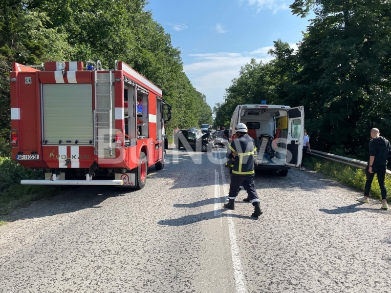 Един човек е загинал при адска катастрофа между кола и