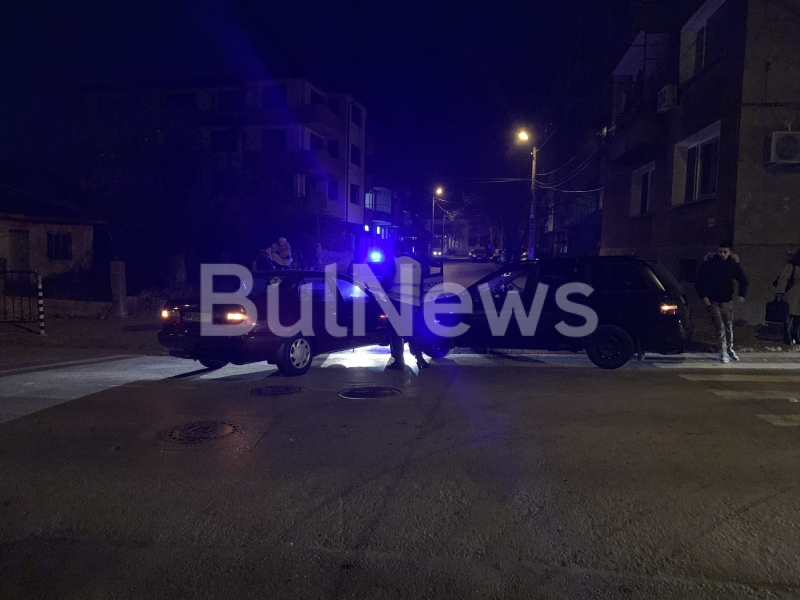 Лека катастрофа е станала пред минути на кръстовището на улиците