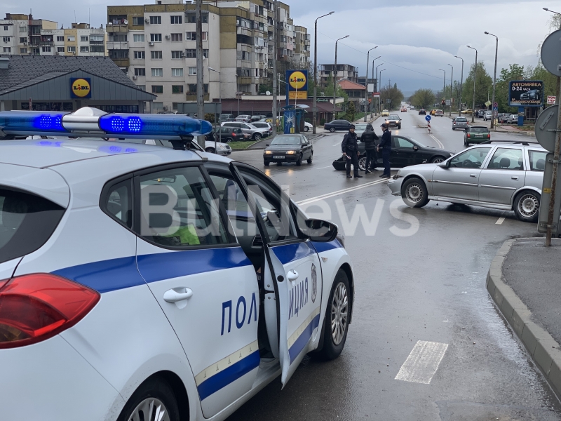 Лека катастрофа затрудни за кратко трафика в петък вечер във