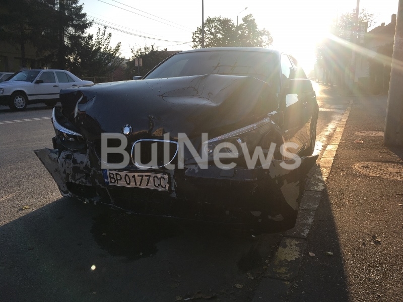 Младежи вживели се като герои от холивудския екшън Бързи и