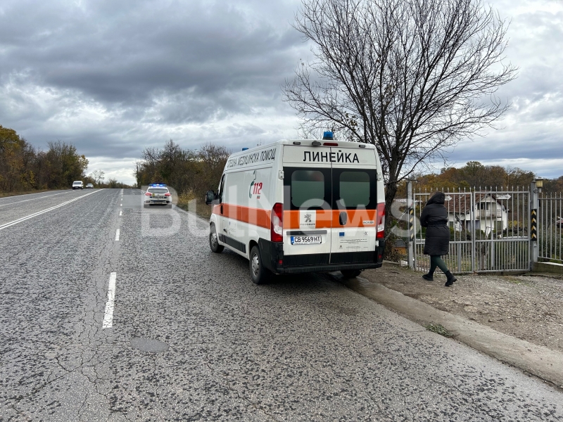 Жена е паднала с джипа си в дере на пътя