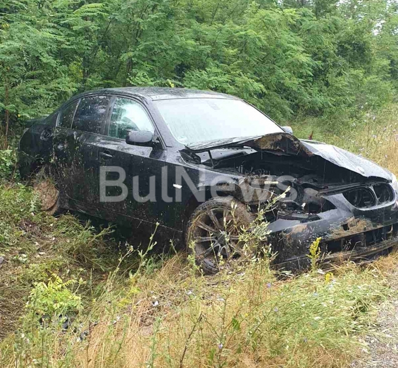 Софийско БМВ се е размазало на пътя между Враца и