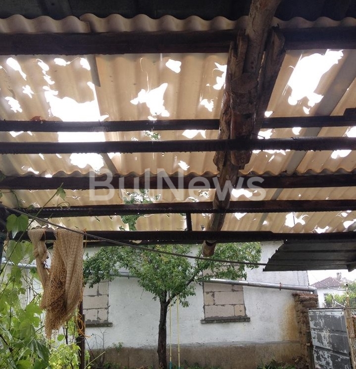 Градушка помля врачанско село научи BulNews bg Стихията буквално опустошила Три