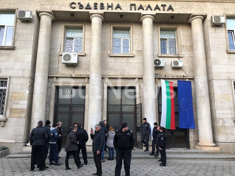 Надзирателите от врачанския затвор и служителите от Главна дирекция Охрана