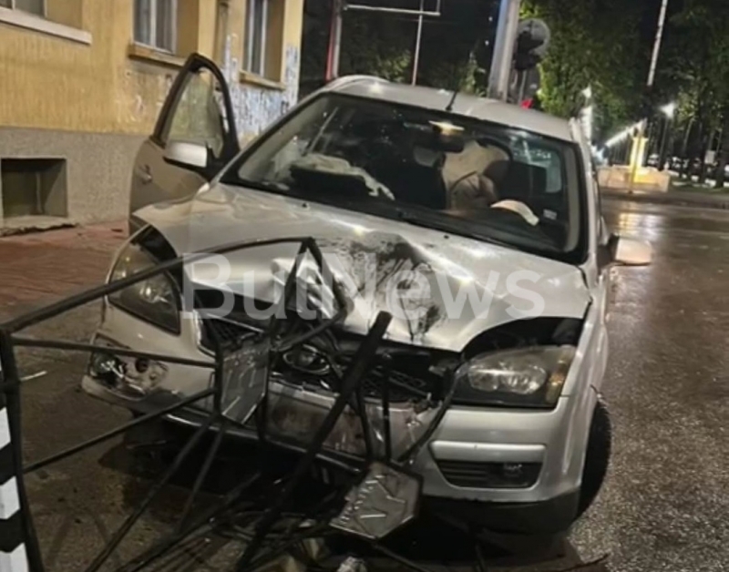 Ексклузивно! Жена катастрофира посред нощ във Враца заради джигит с БМВ /снимки/