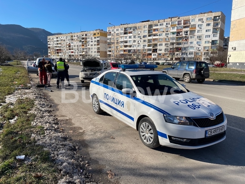 Улична шахта съсипа служебна кола на оряховската винарска изба Шато