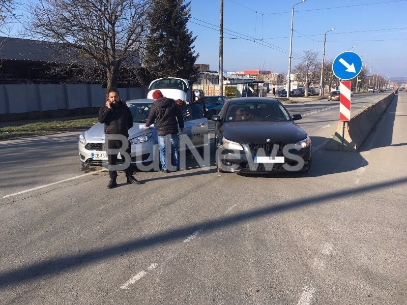 Катастрофа е станала преди минути на бул Мито Орозов до