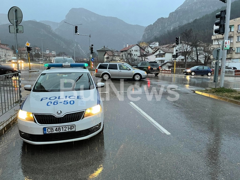 Две коли се удариха на кръстовище във Враца видя отново