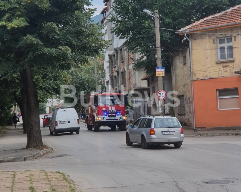 Пожар в центъра на Враца вдигна накрак огнеборци, видя първо