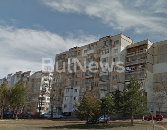 Нагли шофьори окупираха жилищен блок в най-големия квартал на Враца