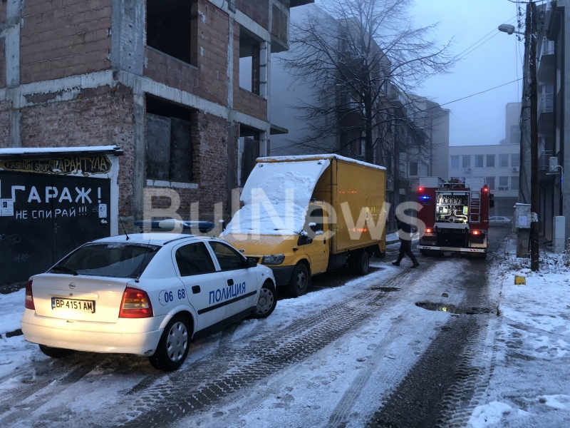 Голям пожар е избухнал в къща близо до областната дирекция