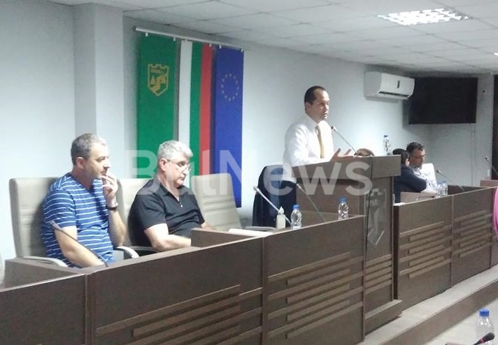 При слабо присъствие от страна на общинските съветници но с