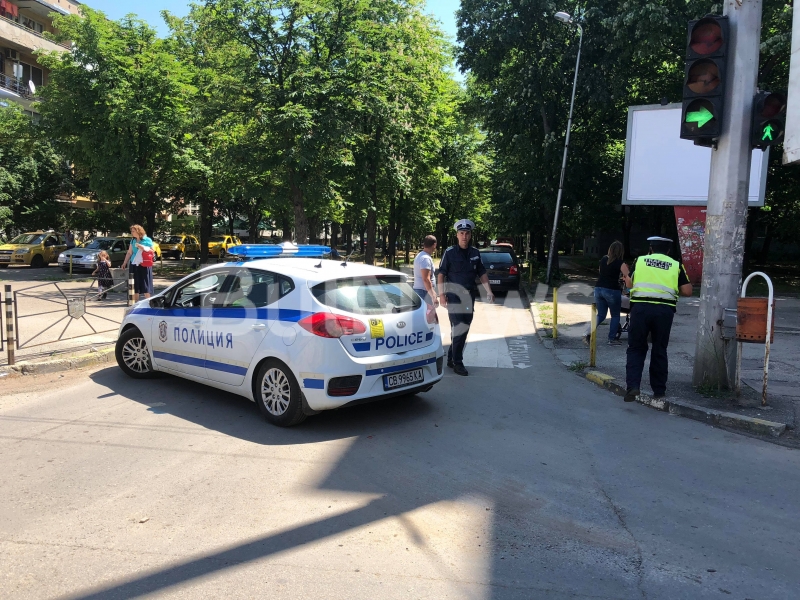 Пешеходка е била блъсната докато пресича една от алеите преди