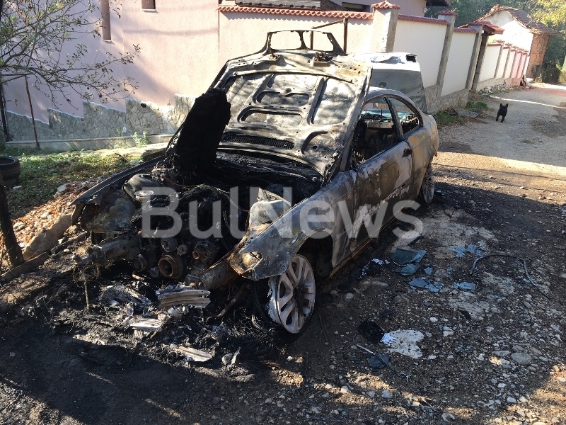 Задържаха пироманите, запалили "БМВ" пред вила във врачанските лозя